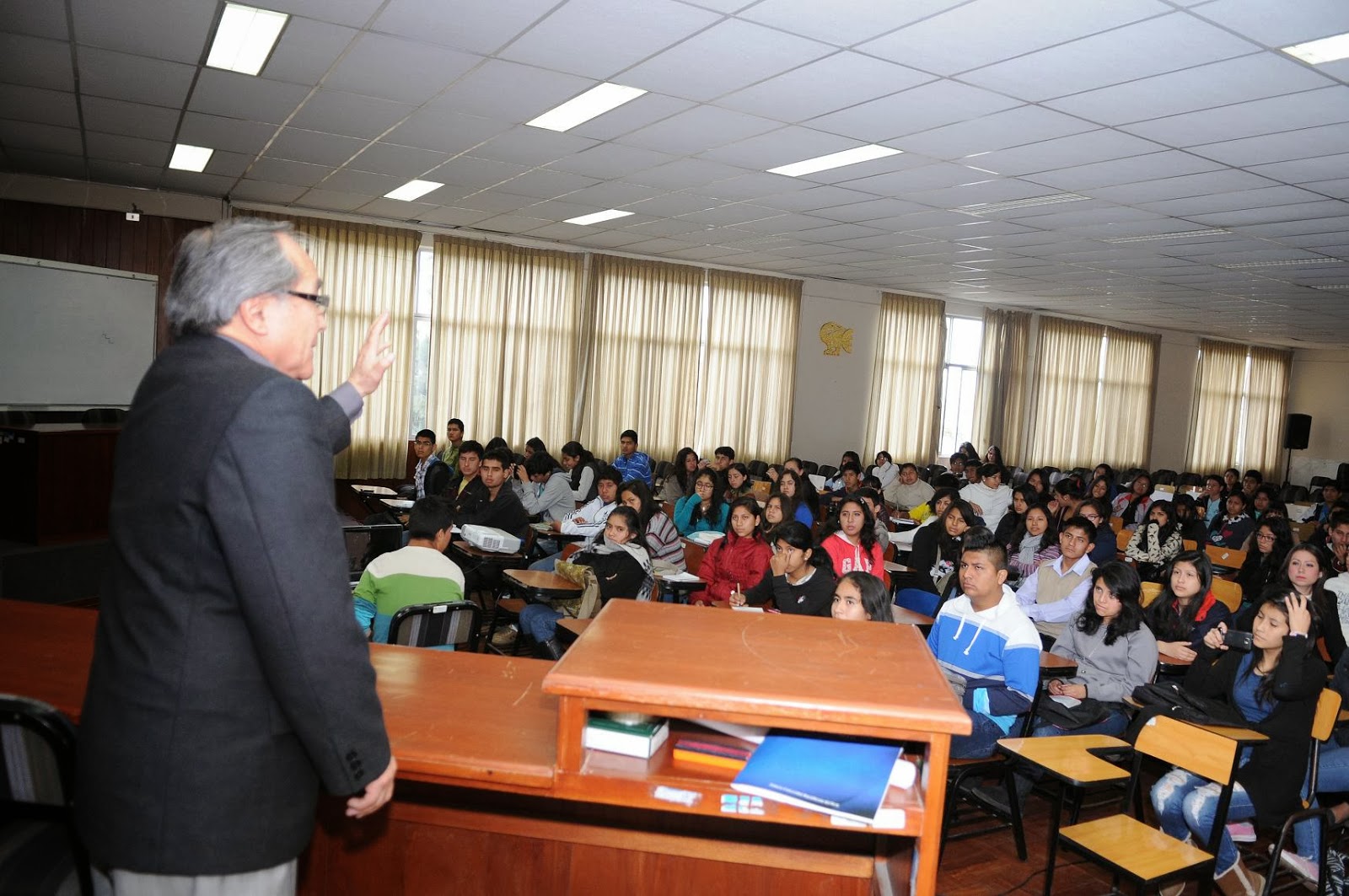 LA ESCUELA DE CIENCIAS DE LA COMUNICACIÓN DE LA UNT PROYECTA SU ACREDITACIÓN PARA EL 2017